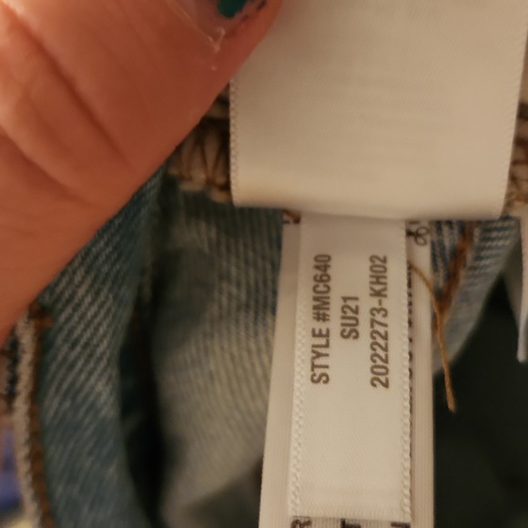 Madewell relaxed denim jean shorts, light wash and distressed size 30 - Picture 7 of 10